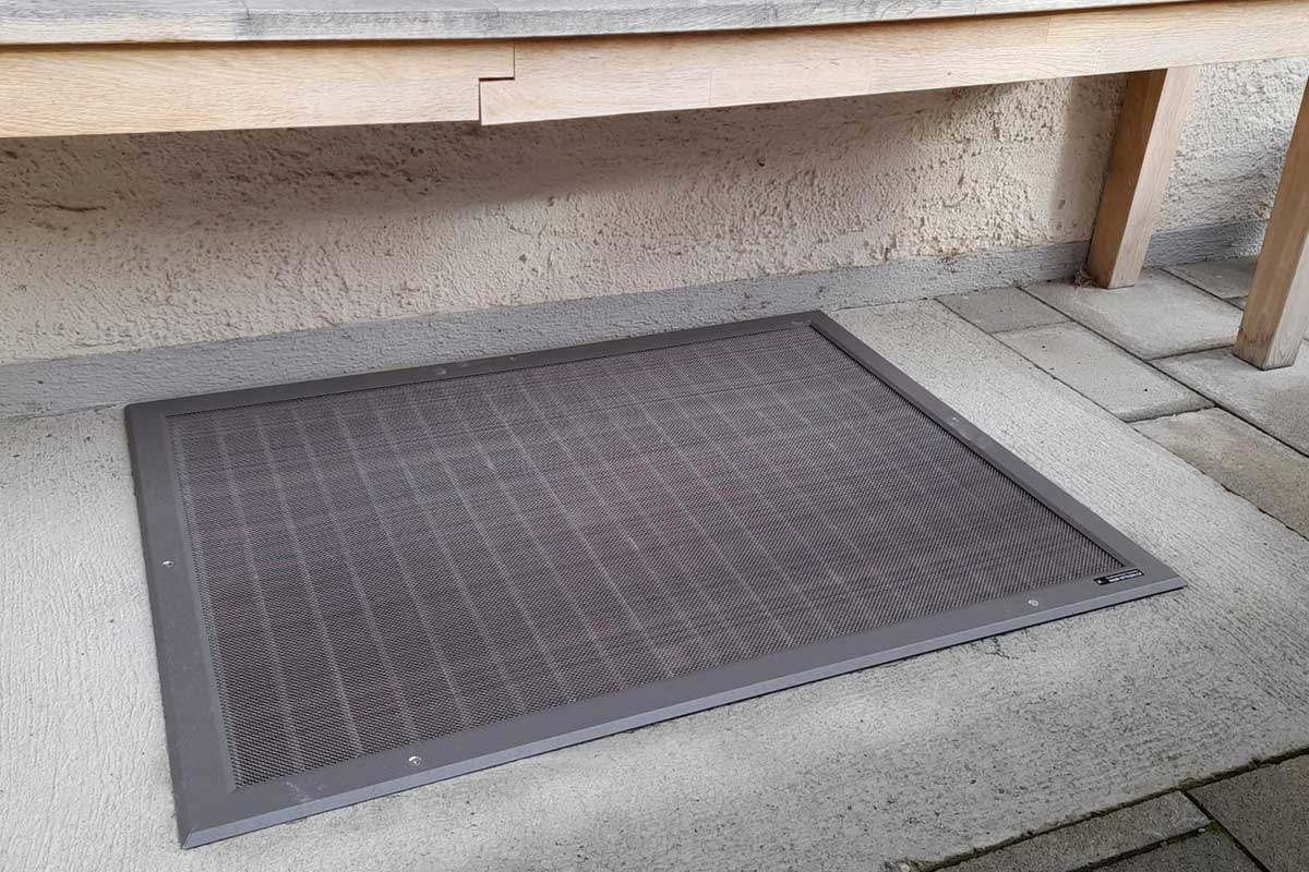 Lichtschacht-RAL-7016-montiert-Baur-Uttigen