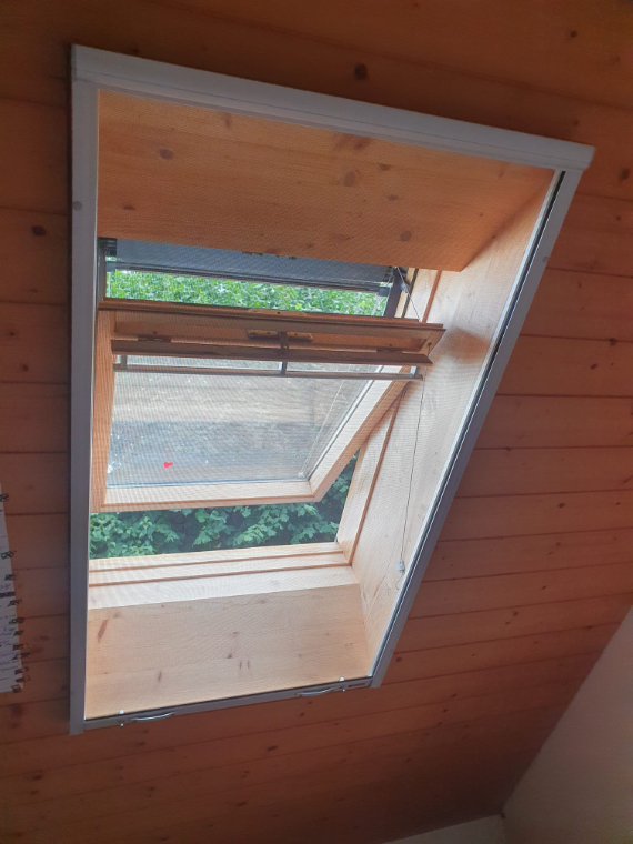 Rollo-fuer-Dachfenster