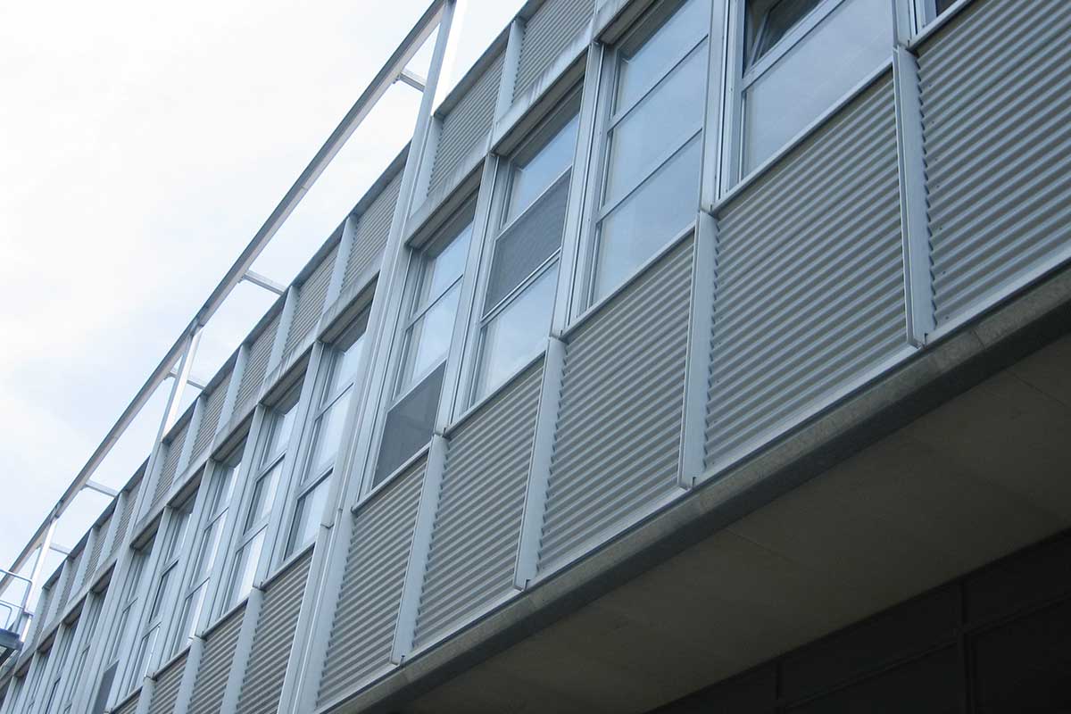 Fliegengitter-Fassade