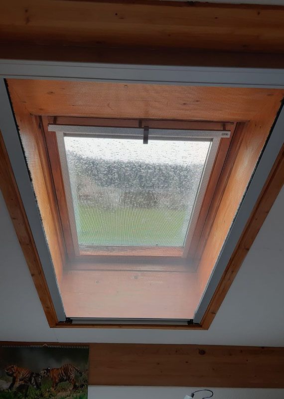 Rollo-für-Dachfenster-Insektenschutzlösungen